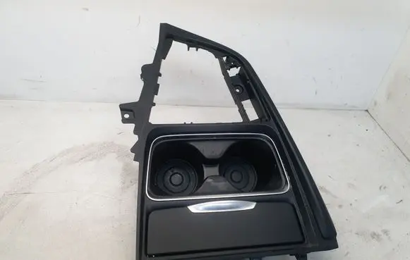 Cup holder front