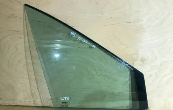 Renault Scenic II - Grand scenic II Front door vent window glass four-door 