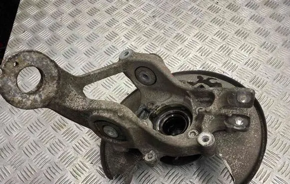 Rear wheel hub