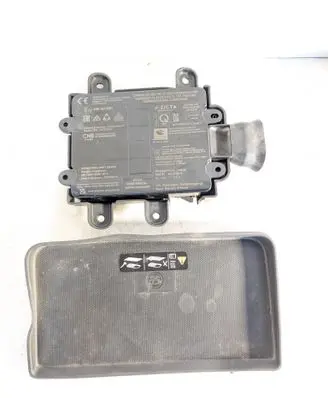 Chevrolet Tahoe Wireless charging module 13555223 85151377 L0311032AA
