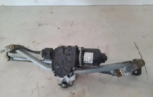 Volkswagen Polo IV 9N3 Wiper motor 601955113A