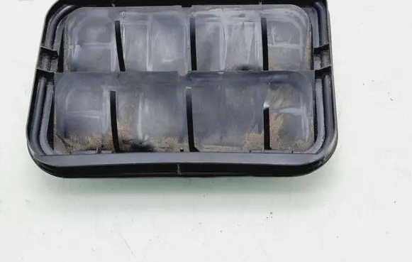 Renault Scenic III - Grand scenic III Quarter panel pressure vent 7700838358