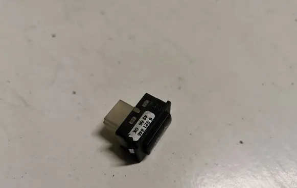 BMW 5 E60 E61 Tailgate opening switch 6921846