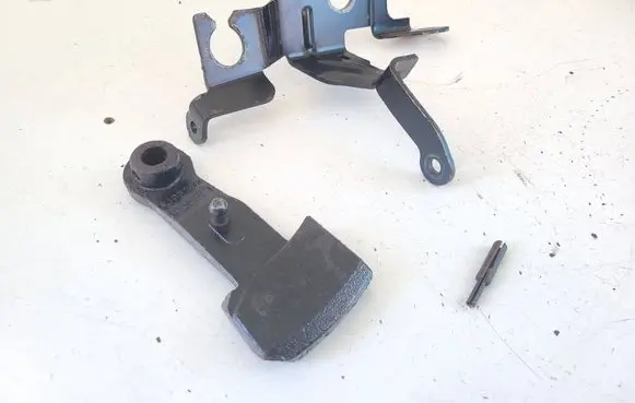 Renault Trafic II (X83) Gear shift cable bracket 8200417175C 942598 GJS45010