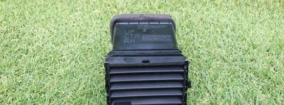 Nissan Leaf I (ZE0) Dash center air vent grill 68751 3NL0A