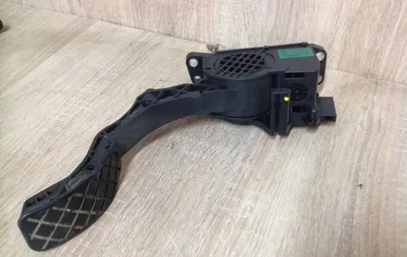 Seat Ibiza IV (6J,6P) Accelerator throttle pedal 6Q2721503E