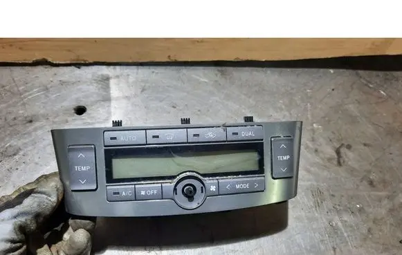 Toyota Avensis Verso Air conditioning/heating control unit
