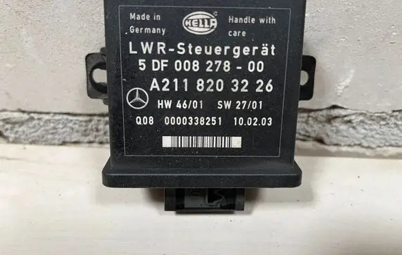 Mercedes-Benz E W211 Light module LCM A2118203226