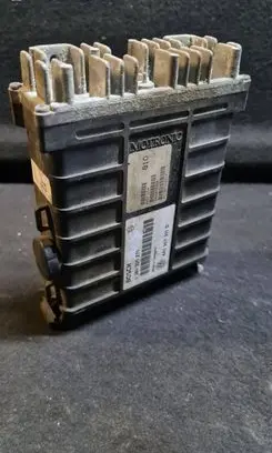 Volkswagen Golf III Engine control unit/module 443907311D 0261200271