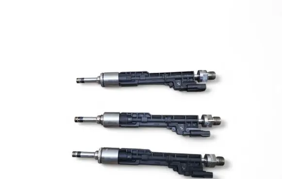 BMW X5 E70 Fuel injector 7639994