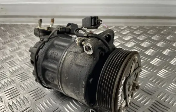 Land Rover Discovery 4 - LR4 Air conditioning (A/C) compressor (pump) 9X2319D629DA 032930051B4
