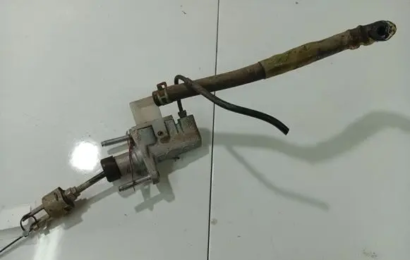 Toyota Corolla E120 E130 Clutch master cylinder 