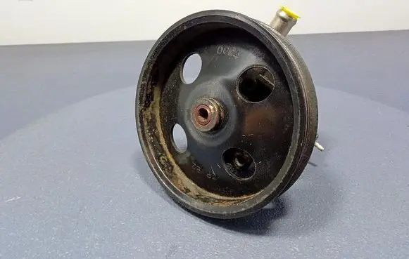 Mitsubishi Galant Power steering pump MR512729