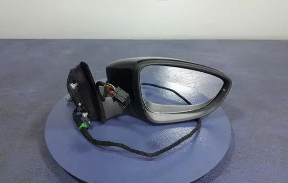 Volkswagen PASSAT B7 Front door electric wing mirror 3C0857934A