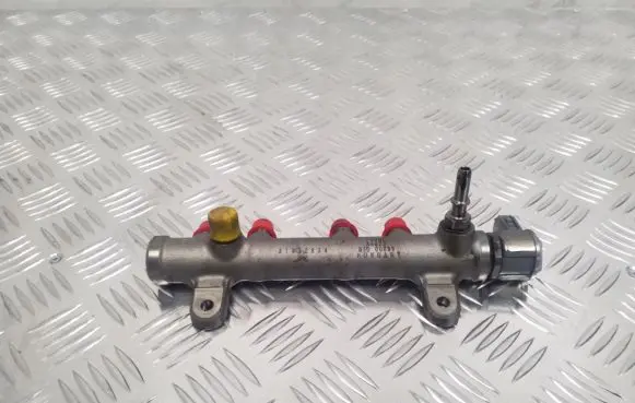 Volvo XC90 Fuel main line pipe 31432834