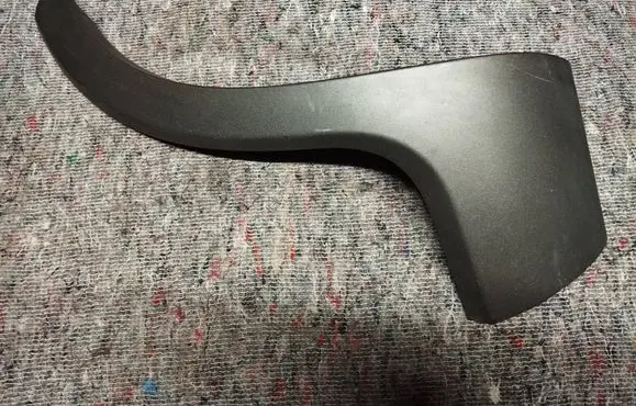 Front bumper splitter molding