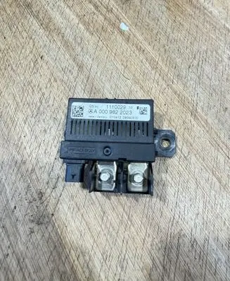 Mercedes-Benz C W204 Charging relay A0009822023