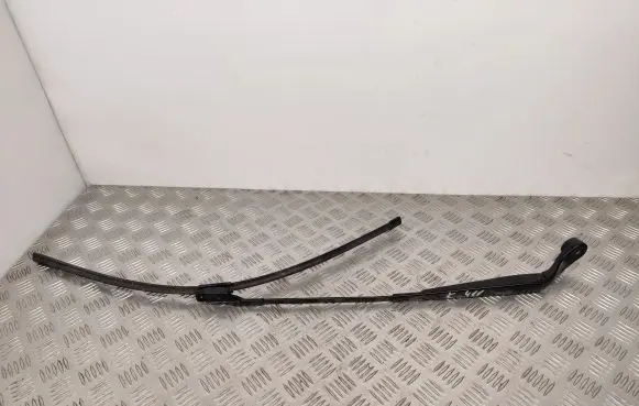 Citroen DS5 Front wiper blade arm 9807487180