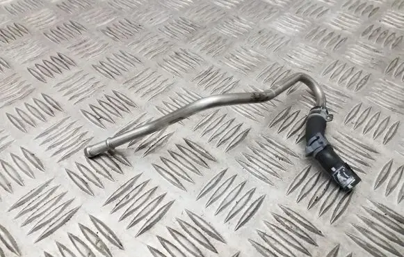 Volkswagen PASSAT B8 Engine coolant pipe/hose