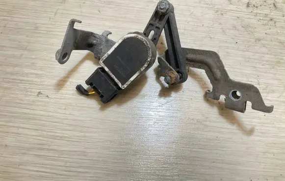 Volvo XC40 Headlight/headlamp level sensor 32221477
