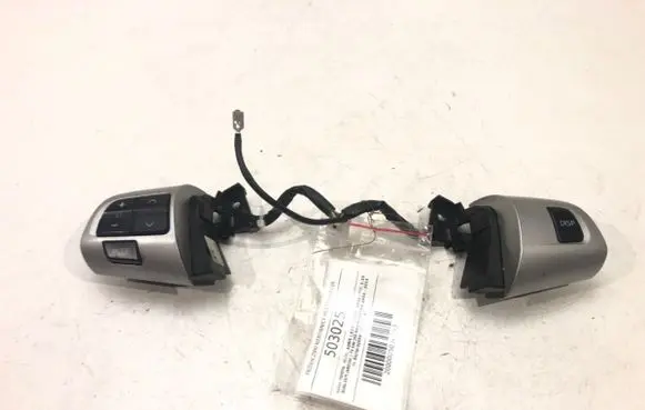 Toyota Auris 150 Steering wheel buttons/switches 8425002050