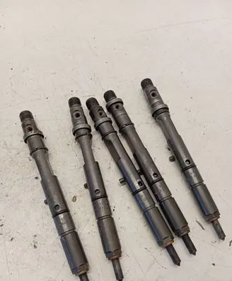 Audi A6 S6 C5 4B Fuel injector 059130201F