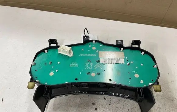 Peugeot 207 Speedometer (instrument cluster) A2C53102700 9669904680 A2C53290339
