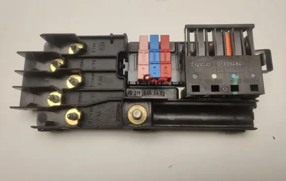 Mercedes-Benz E W211 Fuse module 2115452401