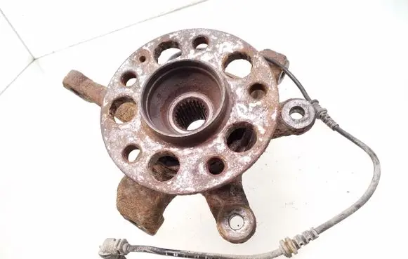 Mercedes-Benz B W245 Front wheel hub spindle knuckle 6903 A1695401117