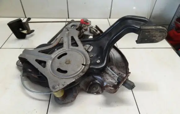 Chrysler Pacifica Brake pedal