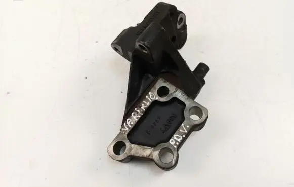 Toyota Auris 150 Engine mounting bracket 123150R020