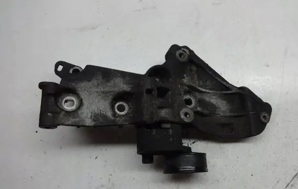 Nissan Qashqai Generator/alternator bracket 