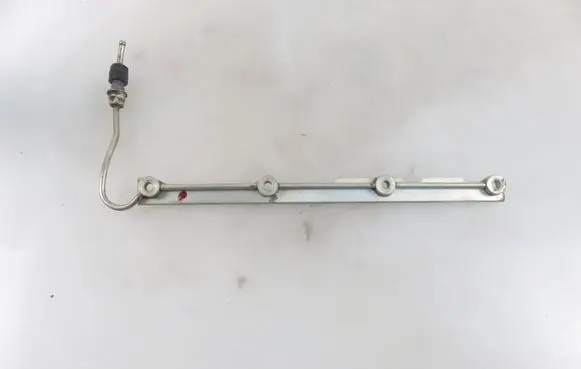 Nissan Navara D22 Fuel injector supply line/pipe 