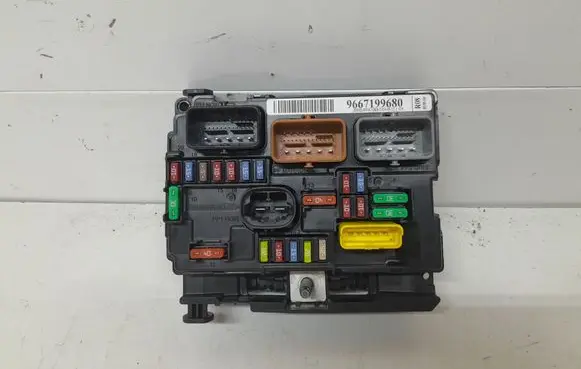 Citroen C3 Fuse module 9667199680 9636079380