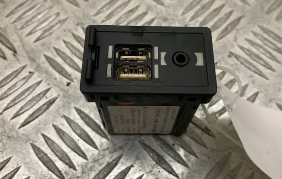 Lexus RX 450H USB control unit 8619078010