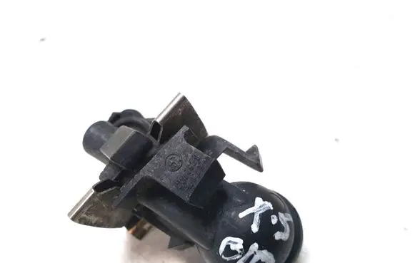 BMW X5 E53 Headlight washer spray nozzle 8252743