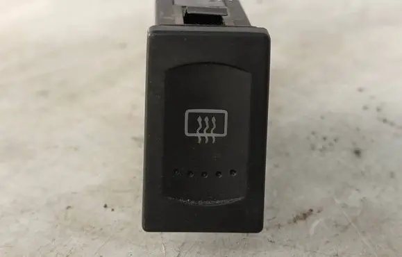 Volkswagen PASSAT B5.5 Windscreen/window heater switch 3B0959621C