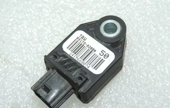 Toyota Avensis T270 Airbag deployment crash/impact sensor 8917309A10 8917302080