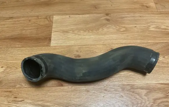 Intercooler hose/pipe
