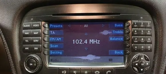 Mercedes-Benz SL R230 Radio/GPS head unit trim A2308204189