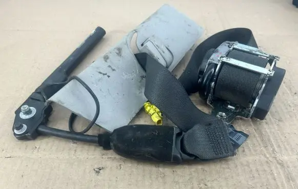 Opel Zafira C Front seatbelt 13394802