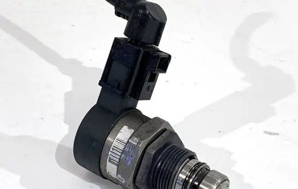 Volkswagen PASSAT B7 Fuel pressure sensor 057130764AB