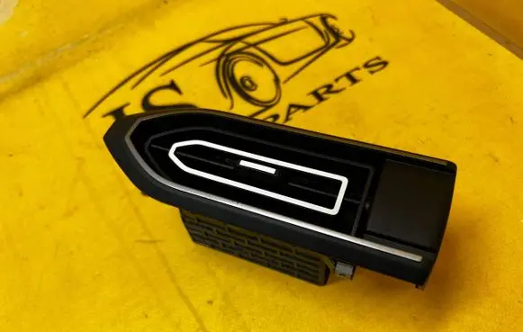 Dacia Sandero III Dashboard side air vent grill/cover trim 687600112R