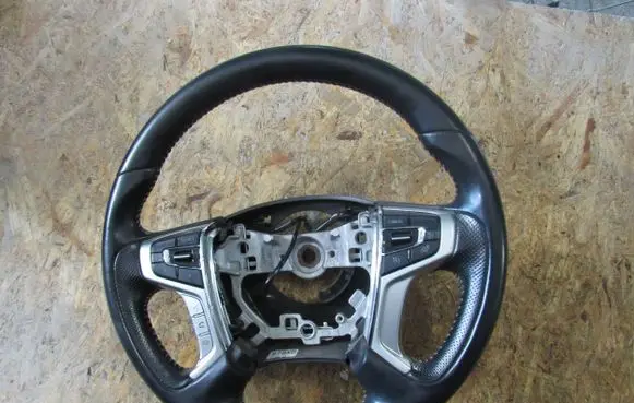 Mitsubishi Outlander Steering wheel