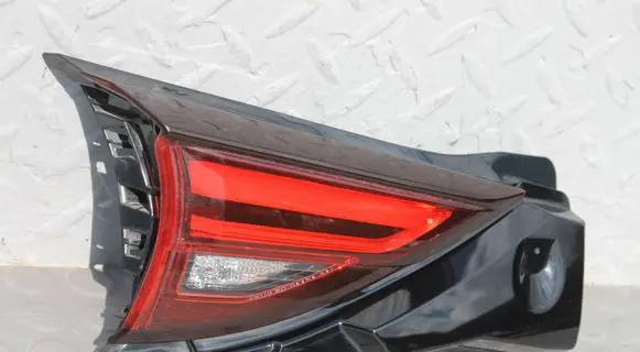 Tailgate rear/tail lights