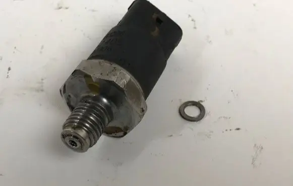 Fuel pressure sensor