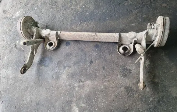 Mazda MPV II LW Rear axle beam 