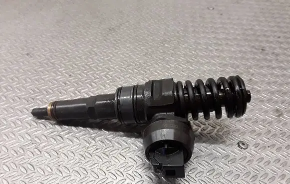Seat Leon (1P) Fuel injector 038130073AG
