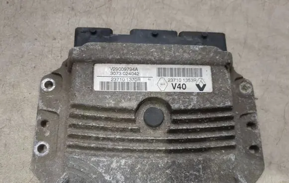 Renault Megane III Engine control unit/module V29009794A 237101353R 237101370R