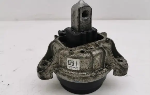 BMW 5 F10 F11 Engine mount bracket 678560101